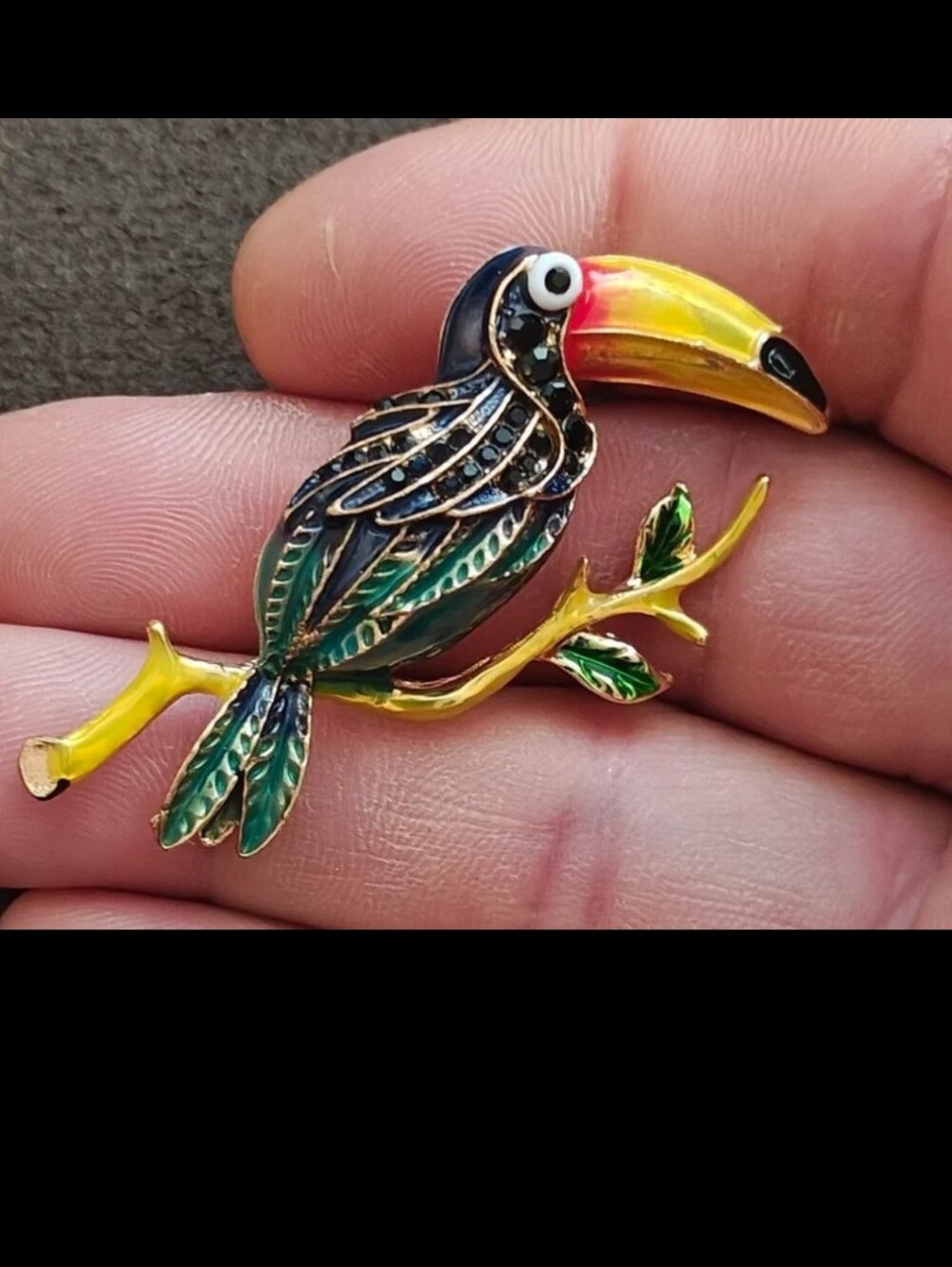 Vintage Style Gold Tone Enamel Toucan Bird Statement Brooch Pin